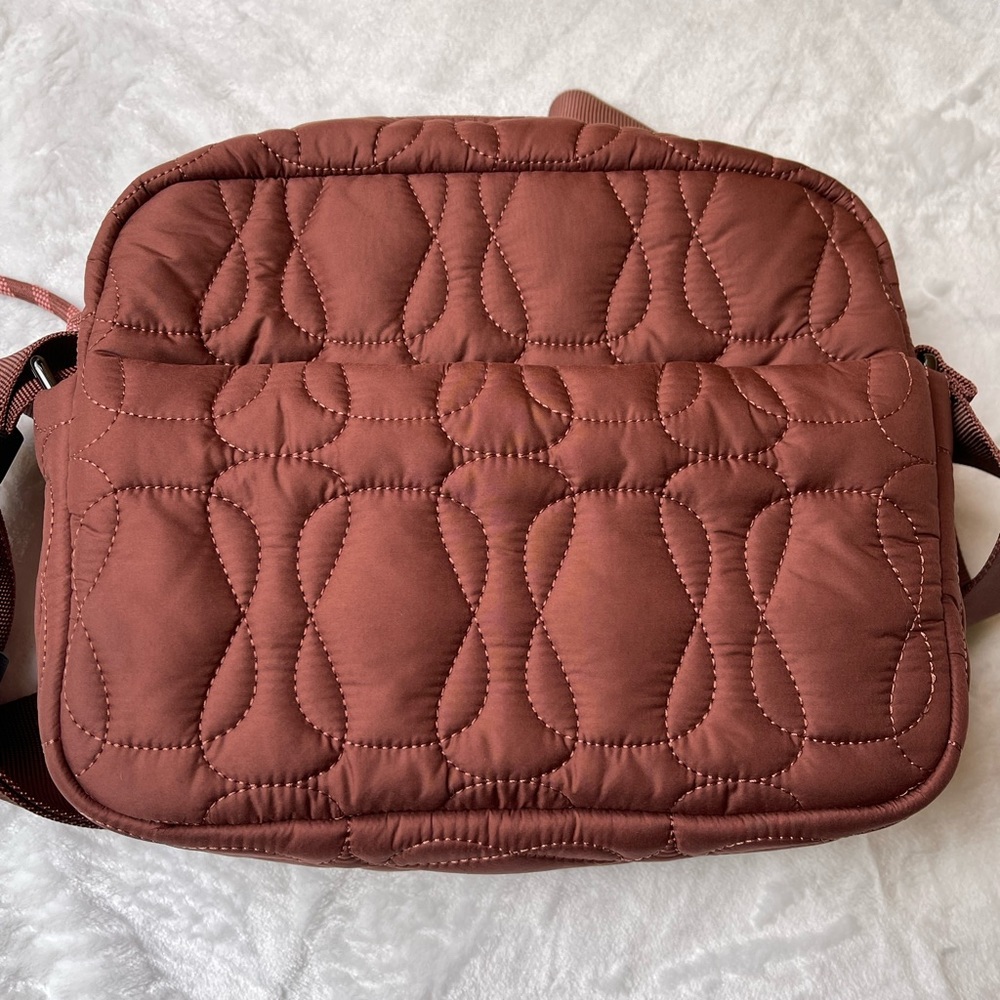 Lululemon Quilted Embrace Bag Vol 4L in Ancient Copper - Picture 13 of 14